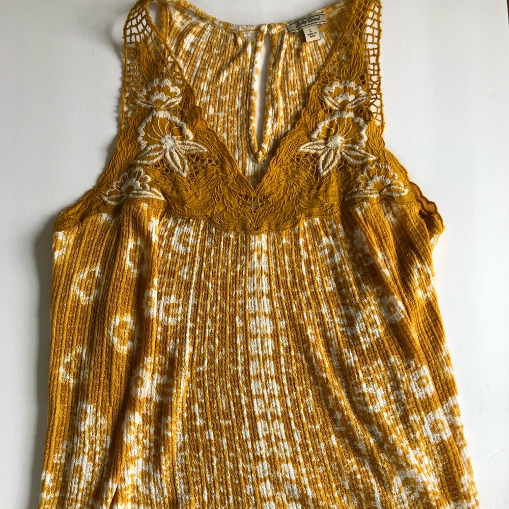 Lucky Brand yellow and white lace sleeveless shirt